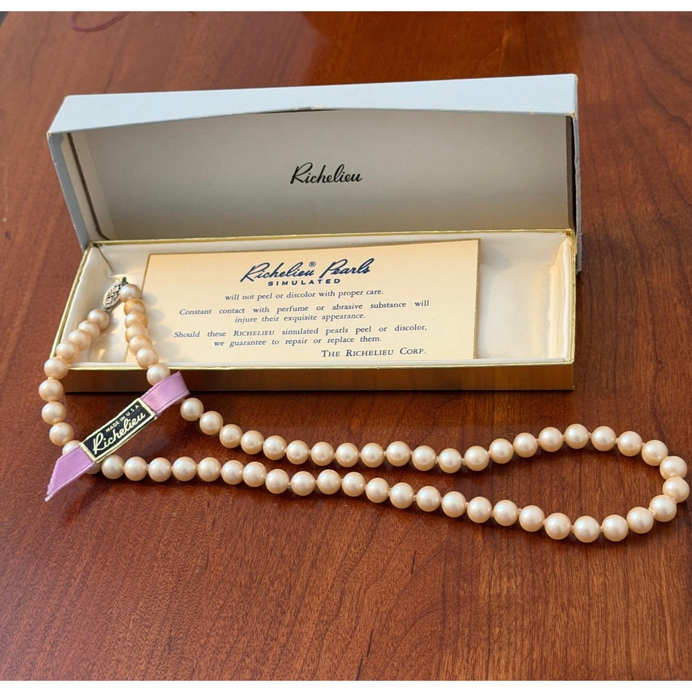 Vintage Richelieu Simulated Pearl Necklace Hand Knotted Cream 21 Inch with Box